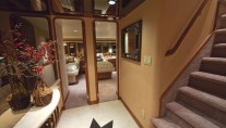 Yacht LOOSE ENDS -  Foyer - Companionway